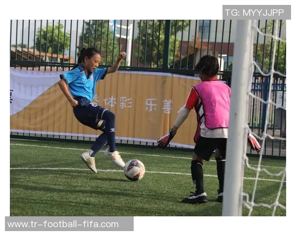 探索星光闪耀的足球鞋魅力助你在绿茵场上尽显风采与实力 探索星光闪耀的足球鞋魅力助你在绿茵场上尽显风采与实力